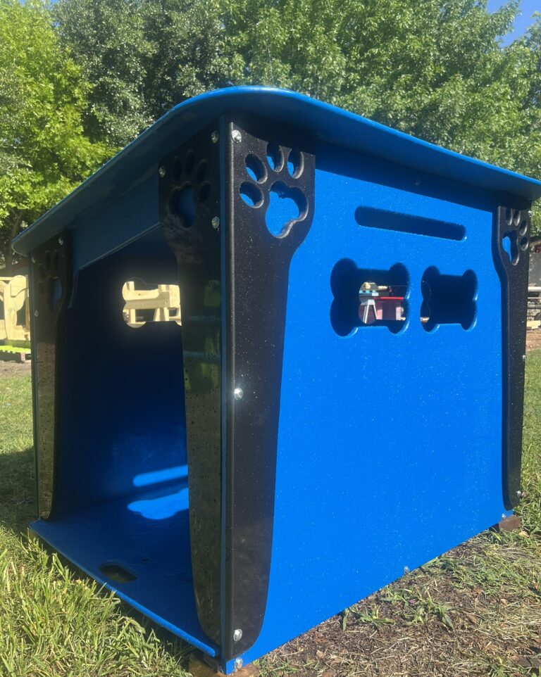 Premium Housing – Dog House Options for Professional Facilities and Homeyards